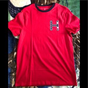 Red tommy hilfigure t-shirt